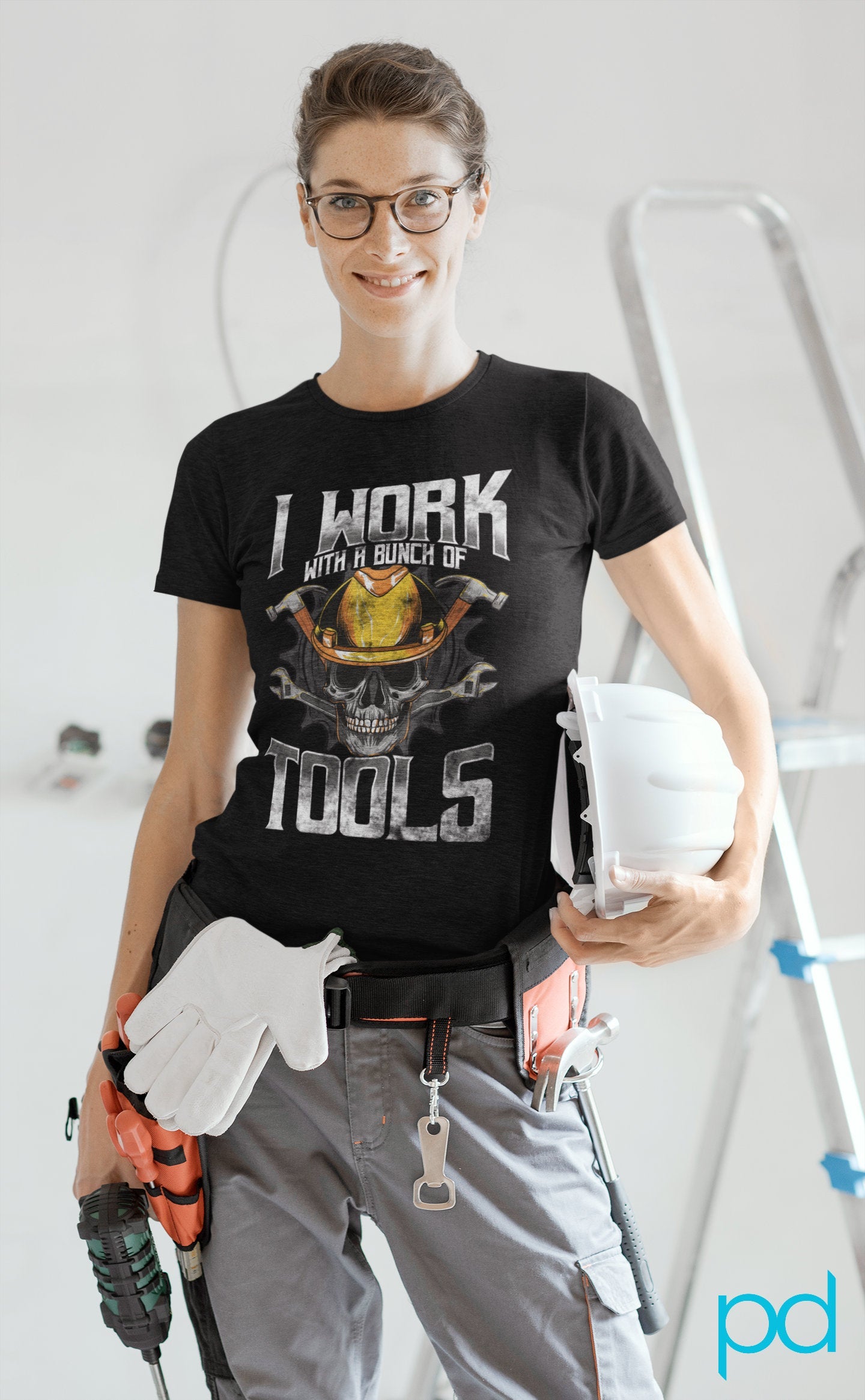 Funny Carpenter T-Shirt, I Work With A Bunch Of Tools Pun Gift Idea, Humorous Manual Worker Woodwork Graphic Tee Top